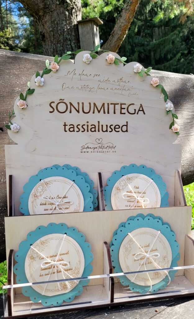 Inspireerivate sõnumitega tassialused